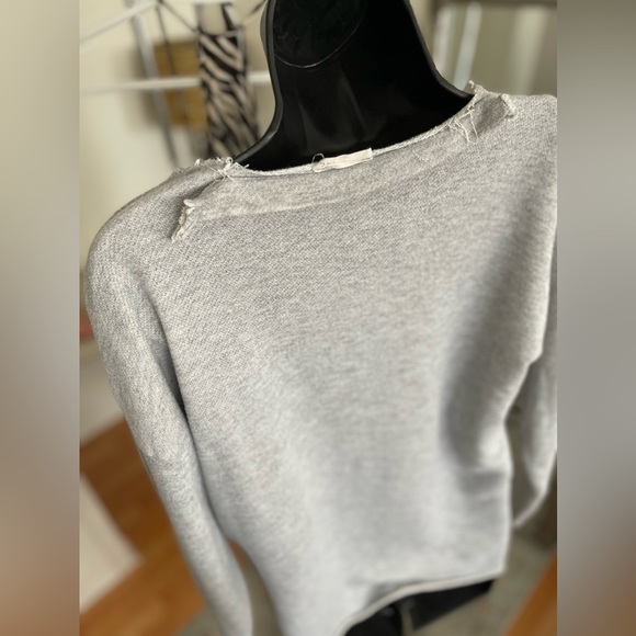 Distressed grey sweater - Picture 5 of 8